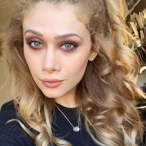 Meet your Posher, Emmanuela